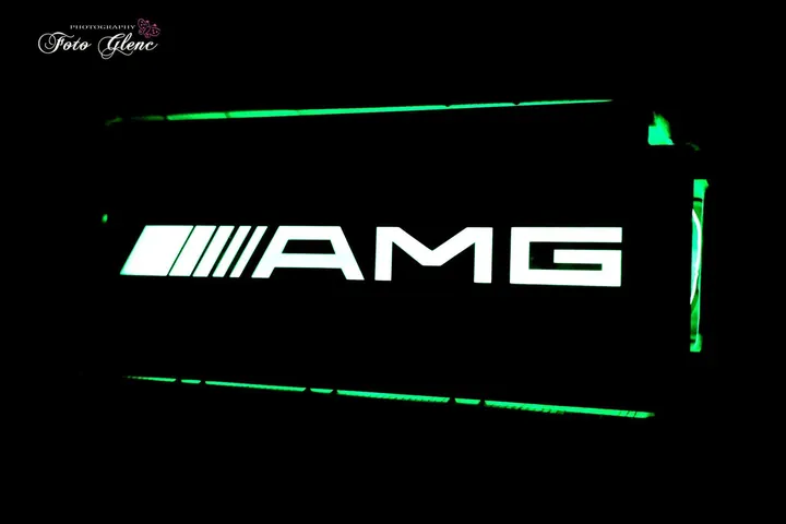 Statuetka Mercedes AMG – lampa lub dekoracja z części samochodowych YJA Moto Art