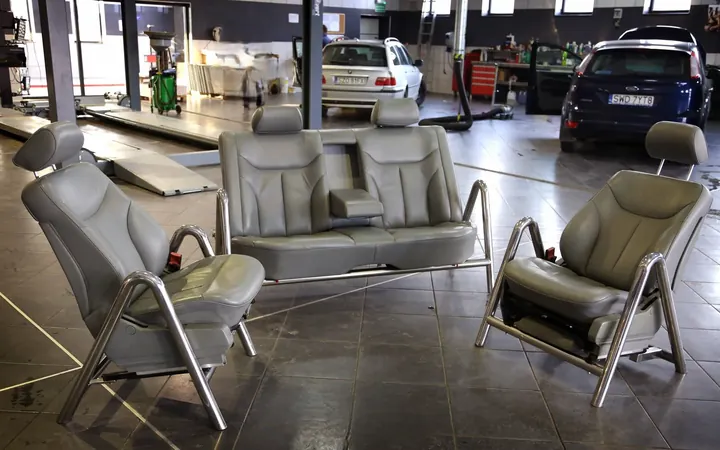 S500 – fotel lub kanapa z siedzeń samochodowych YJA Moto Art