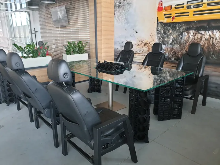 Zestaw motoryzacyjny 13 – zestaw mebli i dekoracji motoryzacyjnych YJA Moto Art